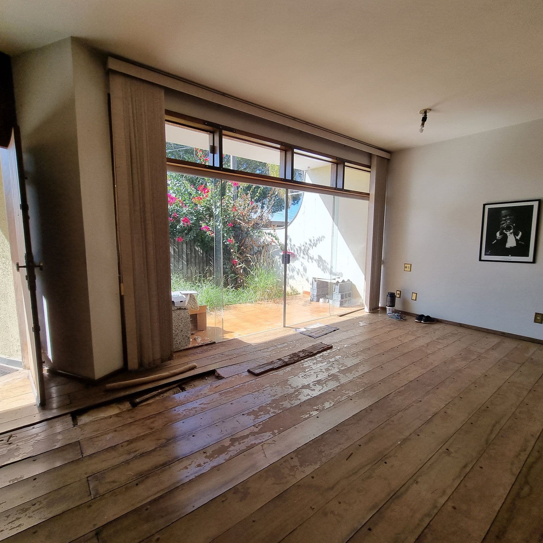 Santo Legado Café: Ambiente antes e depois, antes