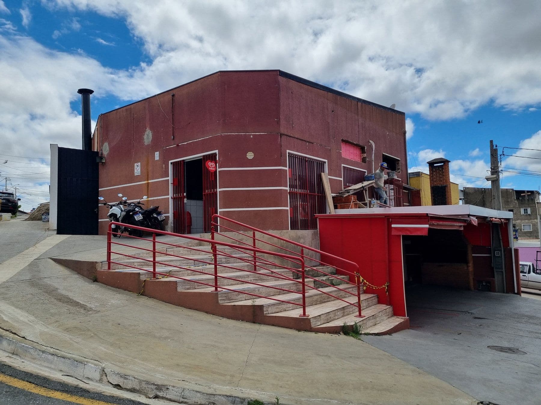 Conegero Casa de Carnes e Rotisserie: Ambiente antes e depois, antes